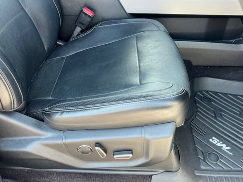 Used 2015 Ford F150 Lariat w/ Equipment Group 502A Luxury AWD/4WD image 16