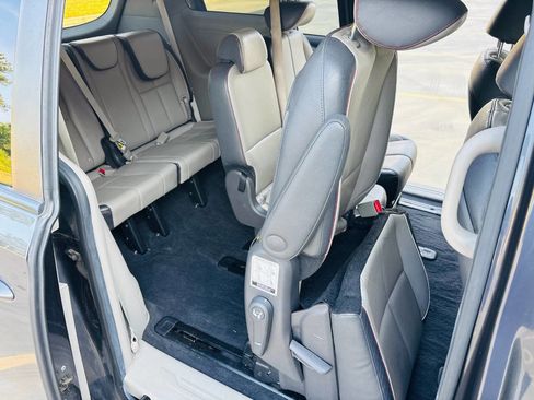 Used 2016 Kia Sedona LX w/ LX Essentials Premium Package image 11