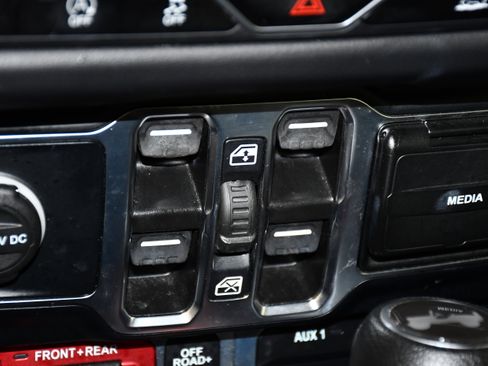 Used 2024 Jeep Wrangler Unlimited Rubicon image 32