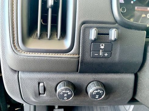 Used 2022 GMC Canyon AT4 image 28