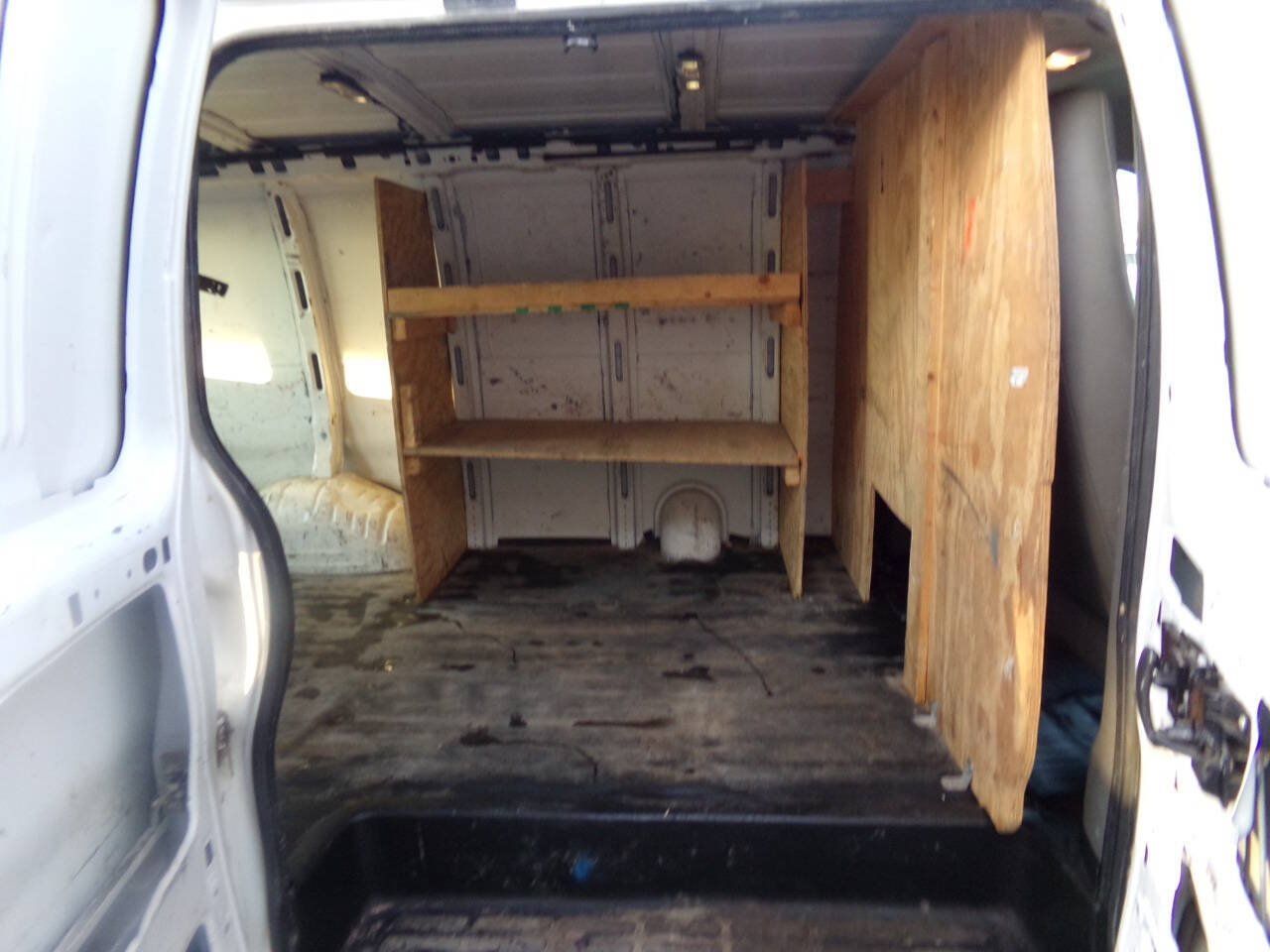 Used 2015 Chevrolet Express 2500 RWD image 11