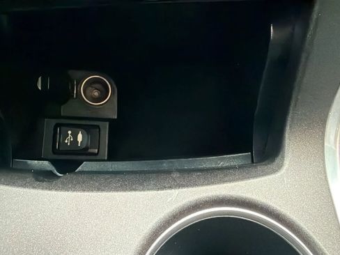 Used 2015 Toyota Camry LE FWD image 19