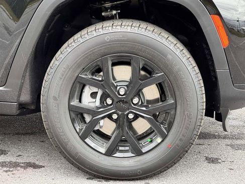 New 2025 Jeep Grand Cherokee L Altitude AWD/4WD image 13