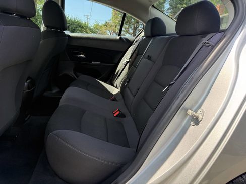 Used 2014 Chevrolet Cruze LT FWD image 11