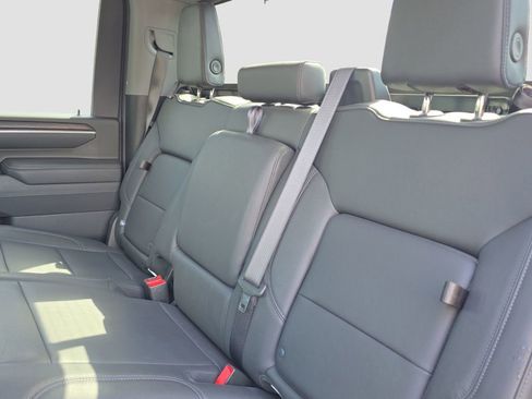 Used 2025 GMC Sierra 2500 SLT w/ SLT Premium Package AWD/4WD image 12