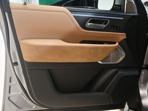 Used 2025 INFINITI QX80 Sensory image 22