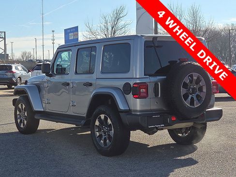 Used 2018 Jeep Wrangler Unlimited Sahara image 4