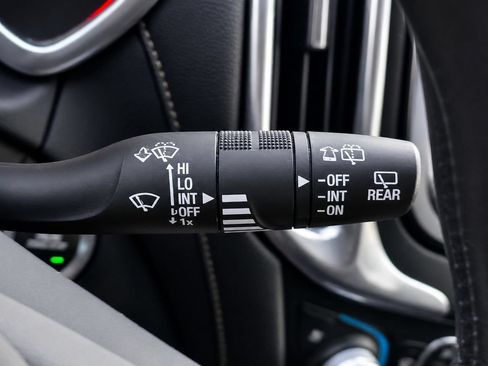 Used 2018 Chevrolet Equinox Premier FWD image 27