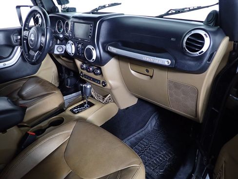 Used 2014 Jeep Wrangler Unlimited Rubicon w/ Dual Top Group AWD/4WD image 34
