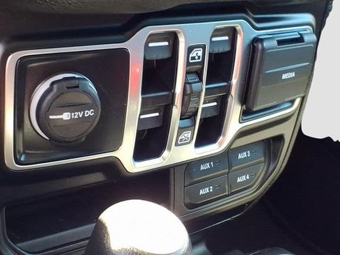 Used 2024 Jeep Wrangler Unlimited Sport AWD/4WD image 14