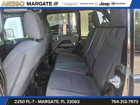Used 2025 Jeep Wrangler Unlimited Sahara w/ Safety Group AWD/4WD image 14