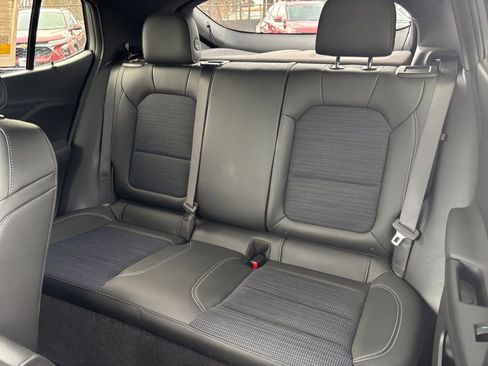 Used 2025 Buick Envista Preferred image 38