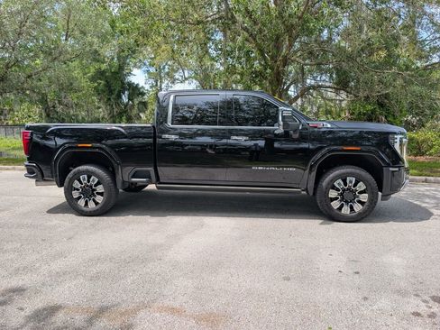 Used 2024 GMC Sierra 2500 Denali w/ Denali Reserve Package image 10