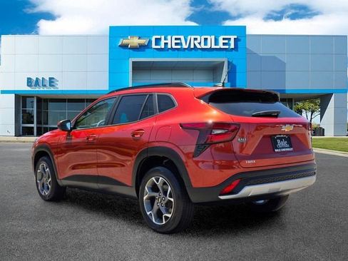 Used 2024 Chevrolet Trax LT w/ Driver Confidence Package FWD image 5