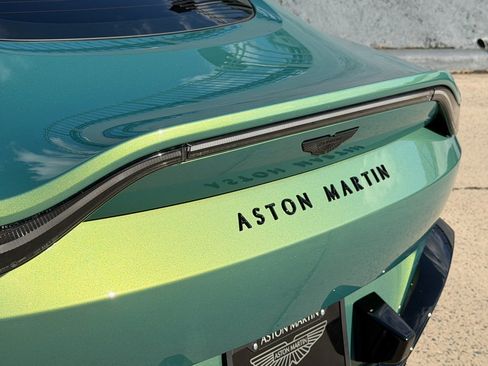 Used 2023 Aston Martin V8 Vantage Coupe RWD image 8