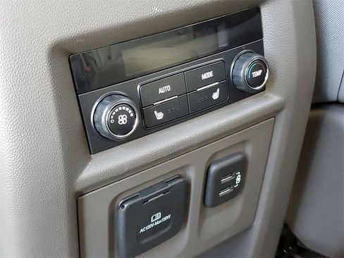 Used 2019 Chevrolet Traverse Premier w/ Driver Confidence II Package image 21