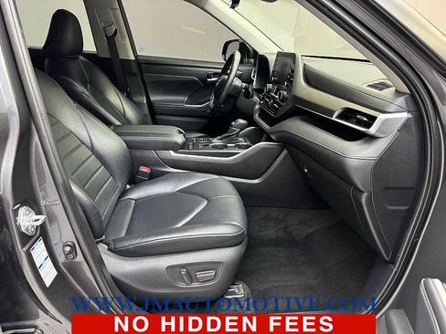 Used 2021 Toyota Highlander XLE image 22