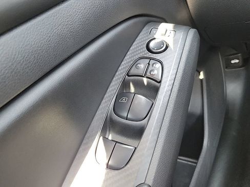 Used 2025 Nissan Altima 2.5 SV FWD image 13