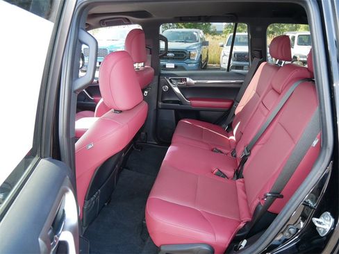 Used 2023 Lexus GX 460 Premium w/ Premium Plus Package image 11