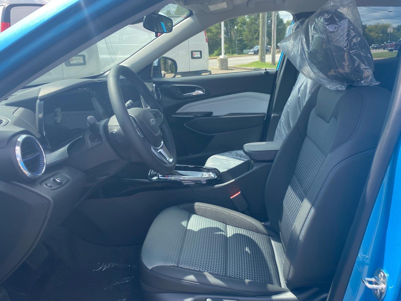 New 2026 Chevrolet Trax LT w/ Driver Confidence Package FWD image 11