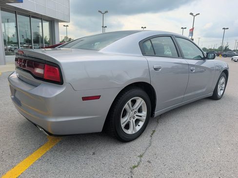 Used 2013 Dodge Charger SE RWD image 7
