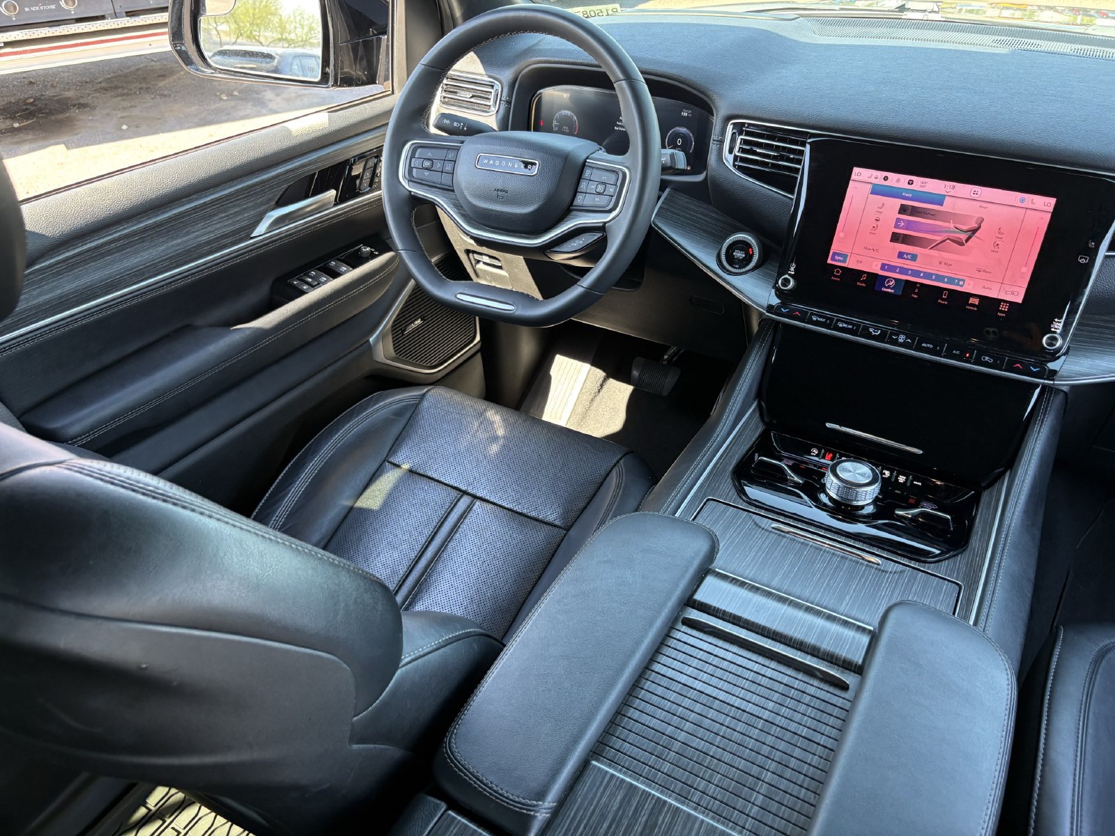 Used 2024 Jeep Wagoneer L Series III w/ Flexible Seating Group AWD/4WD image 19
