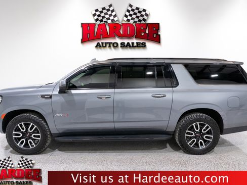 Used 2022 GMC Yukon XL AT4 image 1