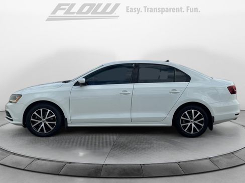 Used 2017 Volkswagen Jetta SE image 5