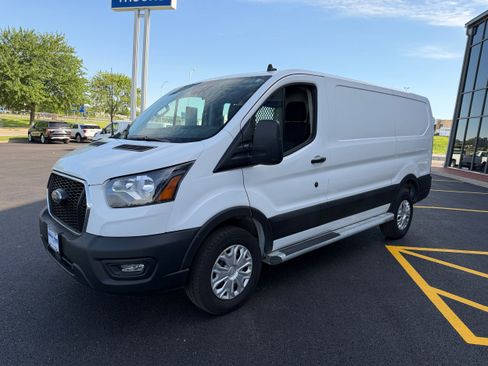 Used 2024 Ford Transit 250 Low Roof w/ Exterior Upgrade Package RWD image 10