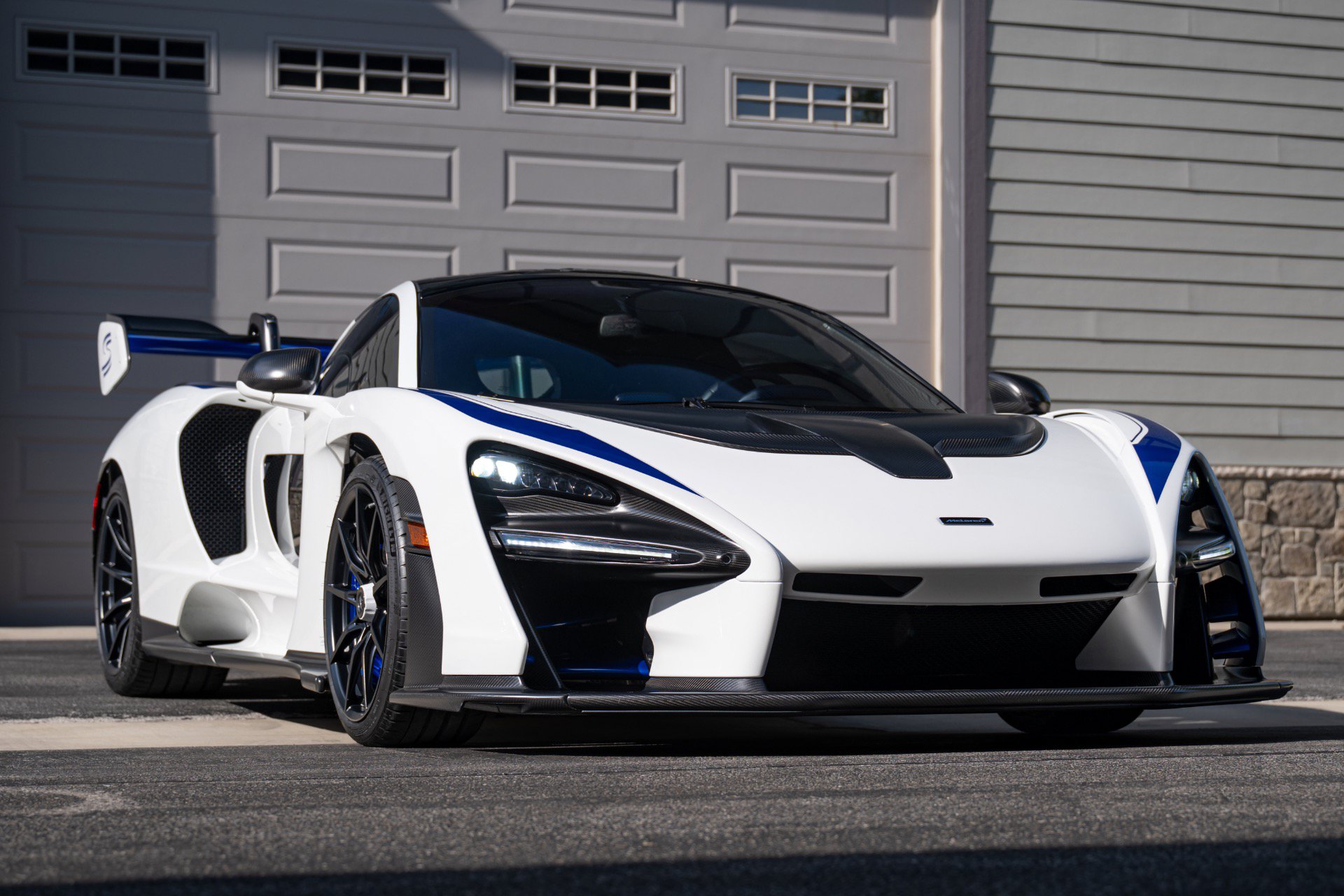 Used 2019 McLaren Senna RWD image 19