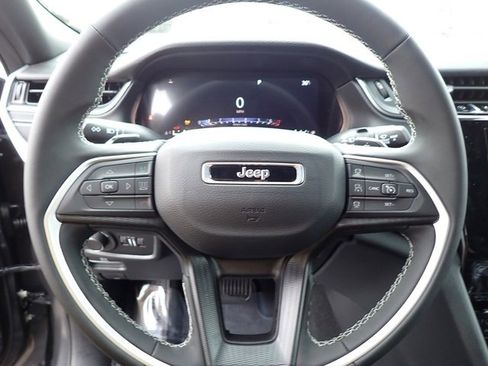 New 2025 Jeep Grand Cherokee Laredo image 18