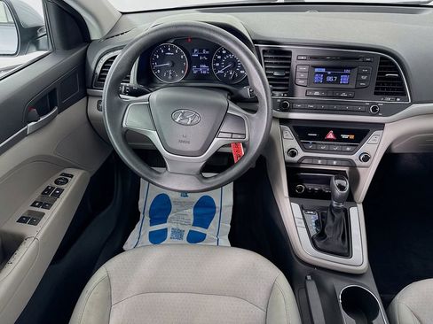Used 2017 Hyundai Elantra SE image 25