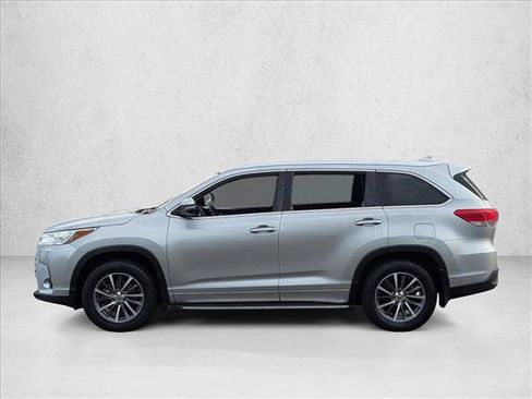 Used 2018 Toyota Highlander XLE AWD/4WD image 9
