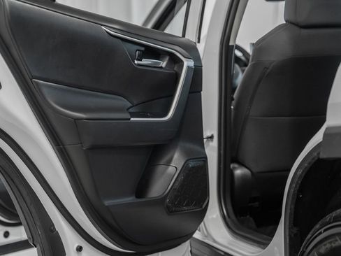 Used 2025 Toyota RAV4 XLE image 32