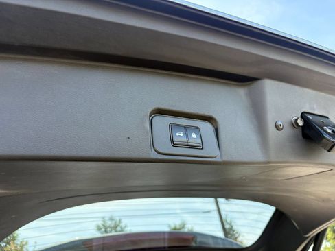 Used 2025 Nissan Rogue SV FWD image 23