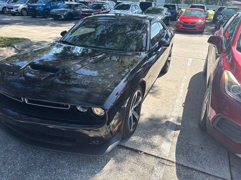 Used 2019 Dodge Challenger R/T RWD image 12