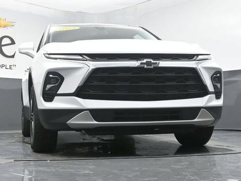 Used 2023 Chevrolet Blazer LT w/ Convenience Package FWD image 3