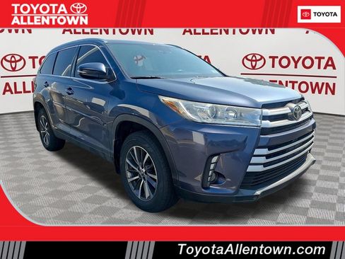 Used 2019 Toyota Highlander XLE w/ Carpet Mat Package (TMS) AWD/4WD image 1