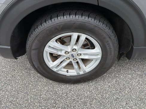 Certified 2023 Ford Explorer XLT RWD image 39