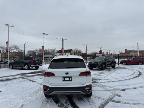 Used 2023 Volkswagen Taos SE image 4
