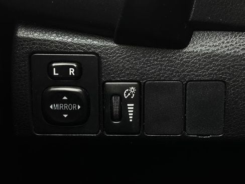 Used 2017 Toyota Corolla LE image 23