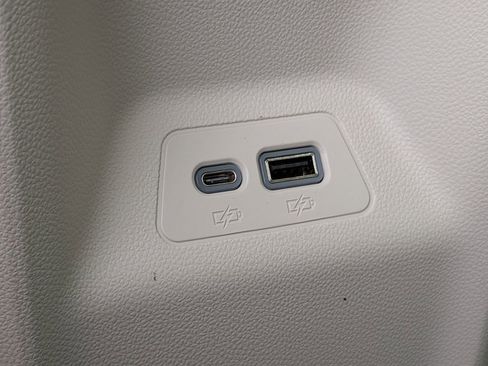 Used 2022 Buick Envision Essence w/ Safety Package AWD/4WD image 28