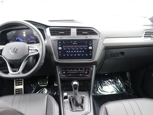 Used 2024 Volkswagen Tiguan SE R-Line FWD image 15