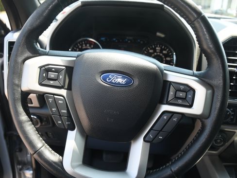 Used 2019 Ford F150 Lariat w/ Equipment Group 502A Luxury AWD/4WD image 13