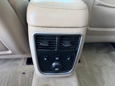 Used 2013 Chrysler 300 C image 23