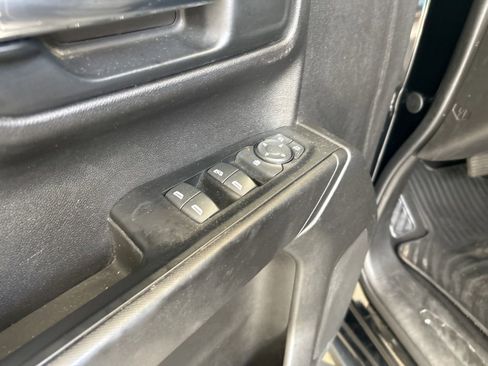 Used 2019 Chevrolet Silverado 1500 Custom image 32