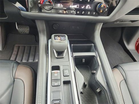 Used 2024 Nissan Pathfinder Platinum w/ Cargo Package image 27