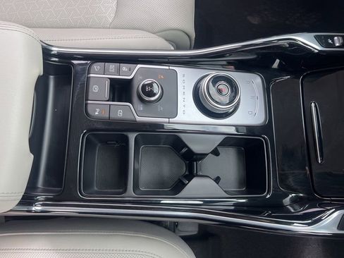 Certified 2024 Kia Sorento SX Prestige AWD/4WD image 24