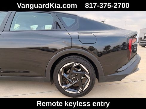 Used 2025 Kia K4 EX image 9