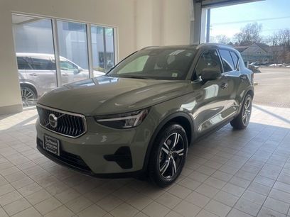 Used 2025 Volvo XC40 B5 Core